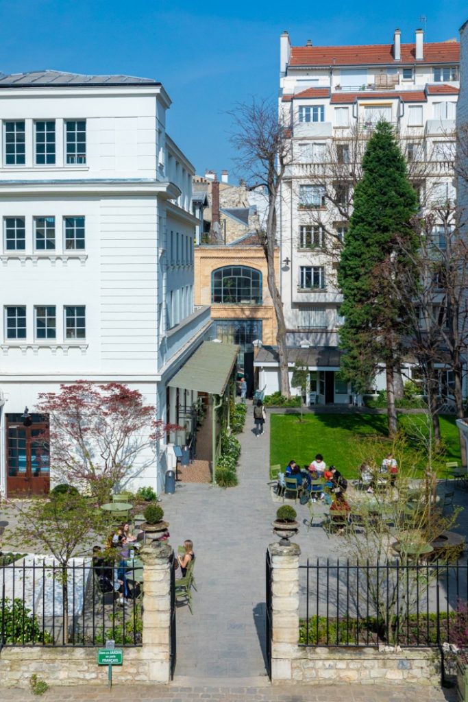 L’allée et le jardin de Reid Hall, à Montparnasse